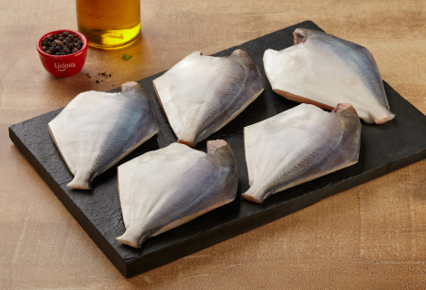 White Pomfret (Billi Maanji/Vavval/Vella Avolli) Extra Small - Whole, Cleaned & Gutted